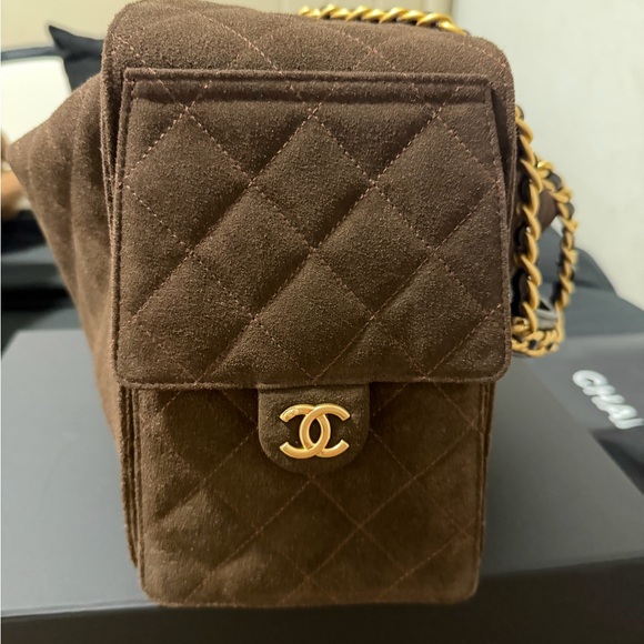 CHANEL Brown Quilted Suede Shoulder Bag with Gold Chain - Picture 4 of 7